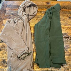 Men’s Under Armour fleece pullovers. Size large.